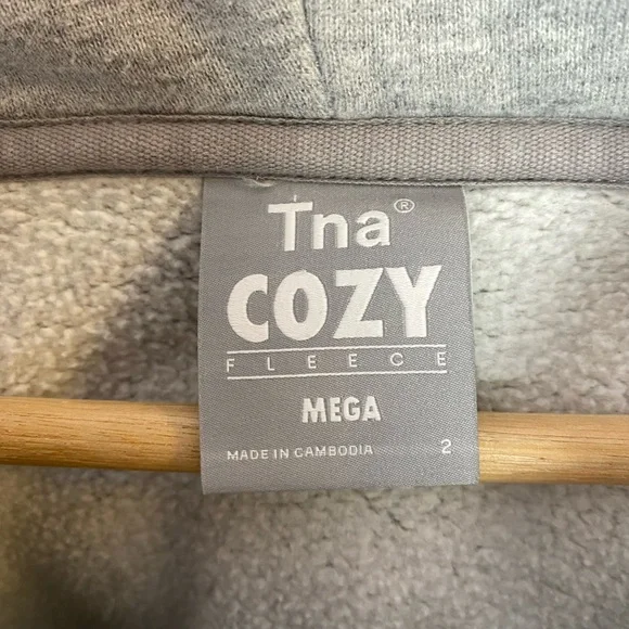 ARITZIA (TNA) Cozy Fleece Mega Raglan Hoodie (Size 2) - Picture 3 of 3